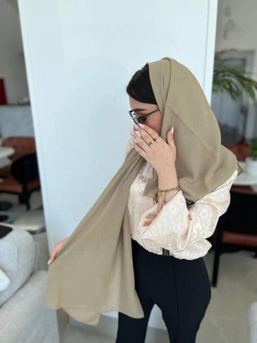 طرحة بيج فاتح سادة