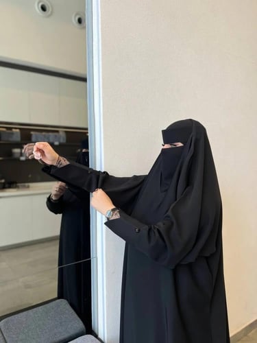 1441 | عباية رأس كلوش كم دانتيل