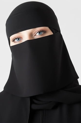 نقاب قصير بمطاط مائل