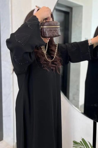 4235 | عباية كتف تطريز أسود