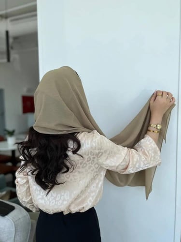 طرحة بيج فاتح سادة