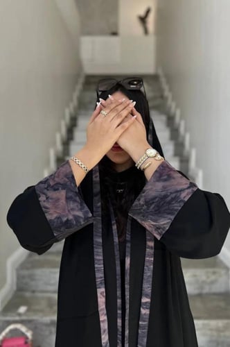3232 | عباية كتف ملونة كلوش بلمسات قيطان راقية