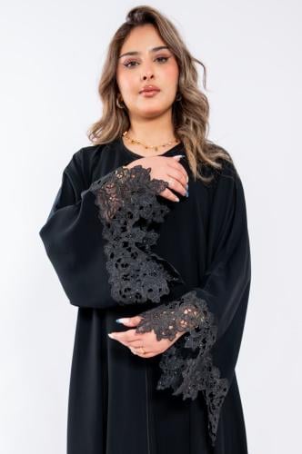 4297 | عباية كتف كلوش بتطريز كلفة