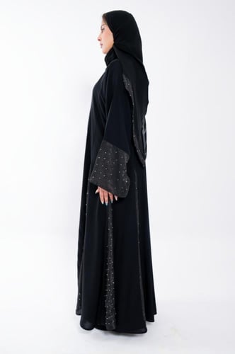 4294 | عباية كتف كلوش بتدخيلة تطريز