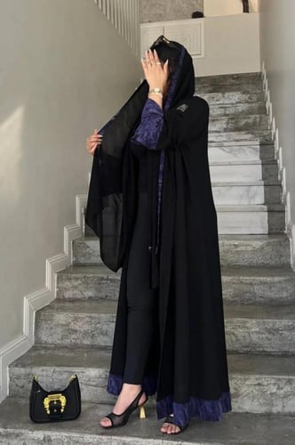 3236 | عباية كتف ملونة بأكمام لف وطرحة فخمة