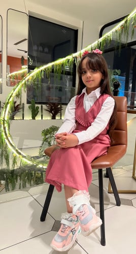 مريول ابتدائي بلوزه بيضاء خارجيه جيب بجهه واحده وت...