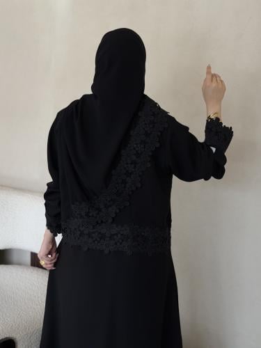 عباية نص كلوش قماش(انترنت)اضافة كلفه ورد