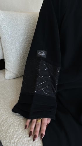 عباية كلوش قماش(سراميك)باكمام جاكار لامع
