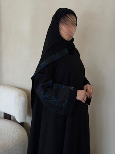 عباية كلوش قماش(كريب)باكمام ملون ركام