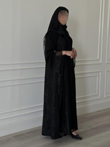 عباية نص كلوش اضافه دانتيل قماش(ملكي)