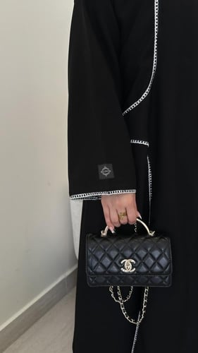 عباية نص كلوش قماش(كريب)اضافه كلفه ابيض