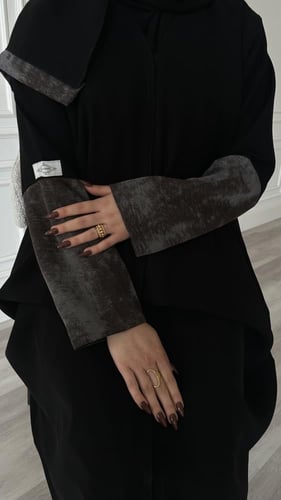 عباية نص كلوش قماش(سراميك)باكمام ملون