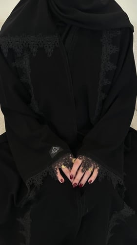 عباية نص كلوش قماش(سراميك)بكلفه اسود