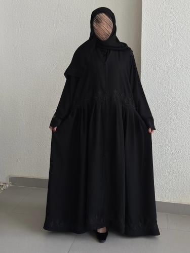 عباية كلوش قماش (انترنت)تطريز اسود وكسرات