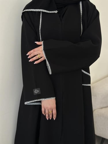 عباية نص كلوش قماش(كريب)اضافه كلفه ابيض