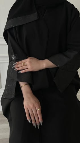 عباية نص كلوش قماش(كريب)باكمام جاكار