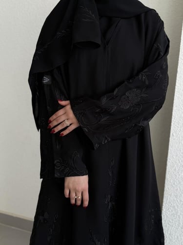 عباية نص كلوش قماش(انترنت)شك وتطريز