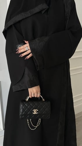 عباية نص كلوش قماش(كريب)باضافه قماش مهرجان