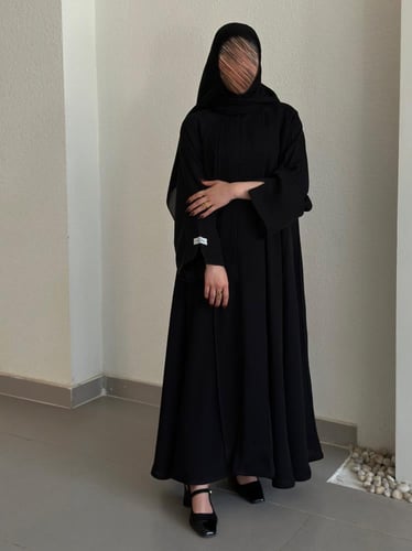 عباية اسود قماش(انترنت) كلوش بخطوط مكره اسود وكُم...