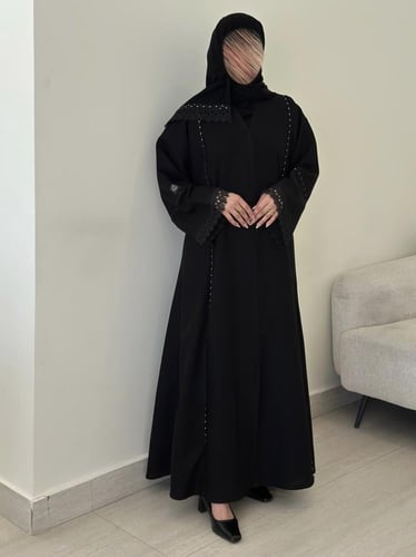 عباية نص كلوش قماش(كريب) باكمام دانتيل