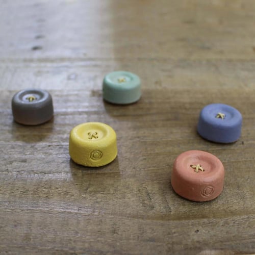 أزرار مغناطيسي حامل دبابيس أصفر