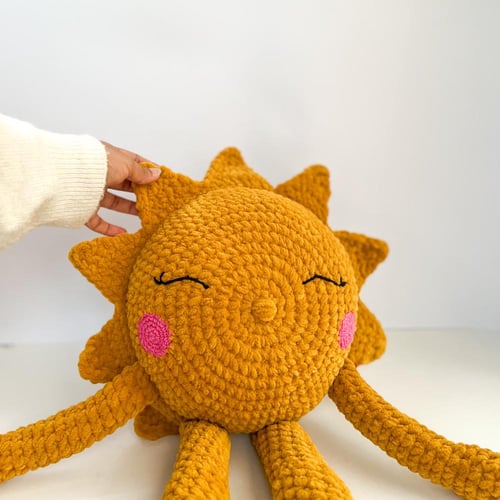 دمية شمس كبيرة