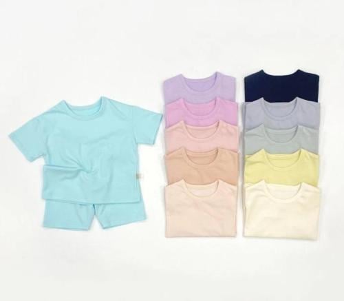T-shirt and shorts set in pastel colors