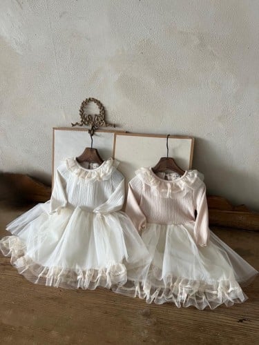 Girls' dress with fluffy lace