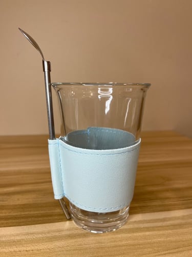 كوب زجاج مع مسكه جلد وملعقه ستل ستيل