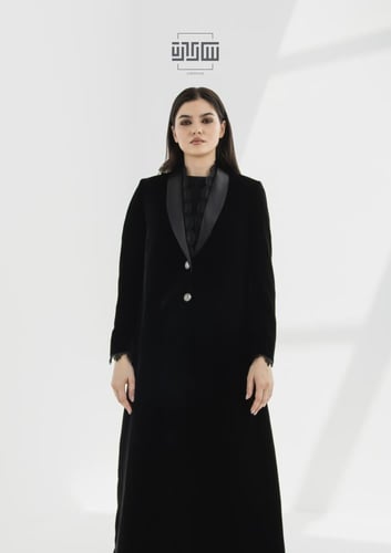 SONIA بلايزر توكسيدو مخمل باللون الاسود وتطعيم من...