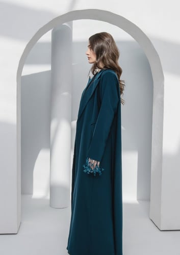 ايلوسيا : بلايزر مصنوع من الكتان الفاخر مع اكسسوار...