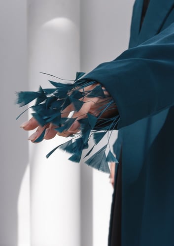 ايلوسيا : بلايزر مصنوع من الكتان الفاخر مع اكسسوار...