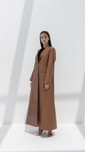 عبايا مصنوعه من اجود انواع الحرير والقطن مع تطريز...