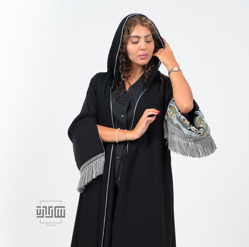 جوانا .... عبايه بتصميم فريد مع تطريز فاخر على الك...