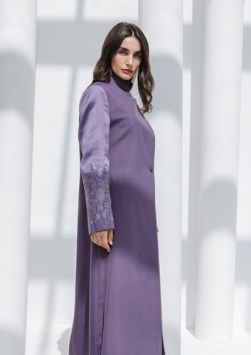 چيانا: بلايزر انيق مصنوع من الكتان الفاخر واكمام م...