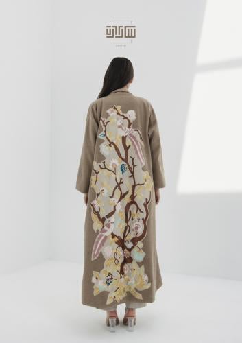 MYSTIA عباية من الجوخ الثقيل باللون الكاكي مع نقوش...