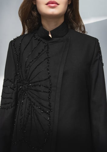 سيمونا : بلايزر مصنوع من اجود انواع الحرير والمطعم...