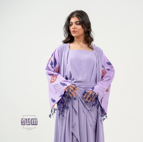 ويستريا .. عبايه مصنوعه من مزيج الكريب والشانتون ا...