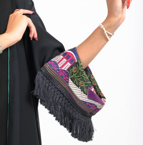 ماريانا .... عبايه بتصميم فريد مع تطريز فاخر على ا...