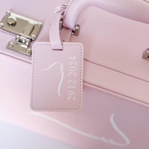 حقيبة جلدية و مفرش ماركة Moschino