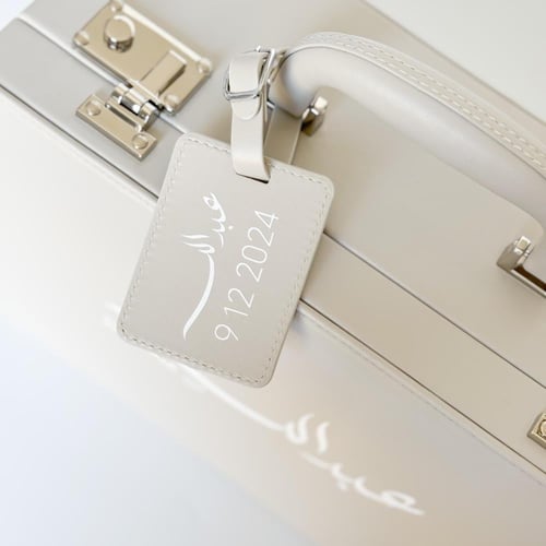 حقيبة جلدية فاخرة بلباس من TED BAKER