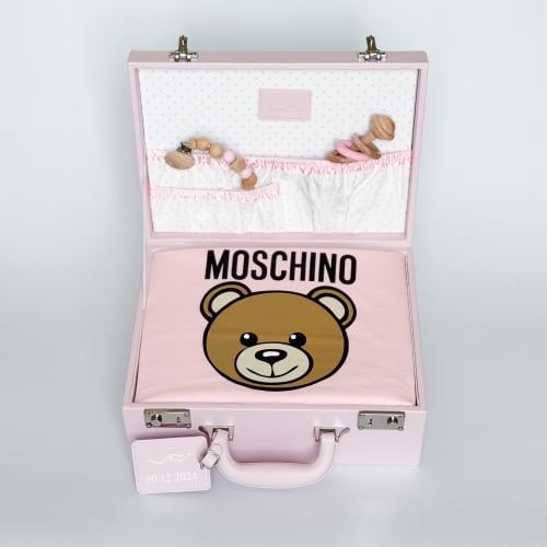حقيبة جلدية و مفرش ماركة Moschino