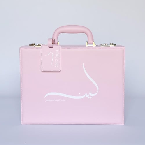 حقيبة جلدية و مفرش ماركة Moschino