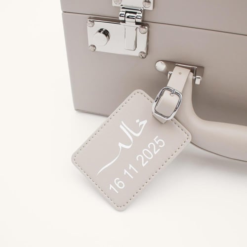 حقيبة جلدية فاخرة ببذله من براند Moschino