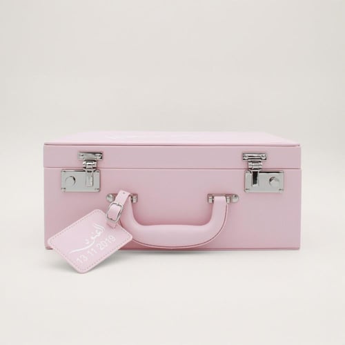 حقيبة جلدية فاخرة ببذله من براند Moschino