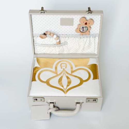 حقيبة جلدية و مفرش ماركة AIGNER