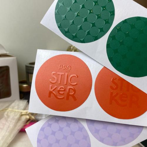 ستيكر Spot uv مخصص