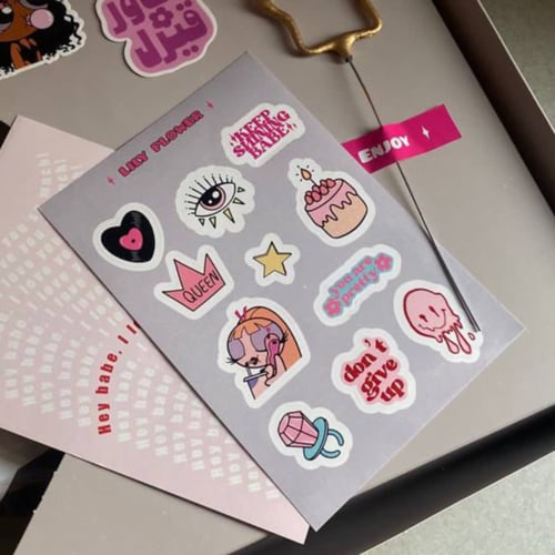 ستيكر في شيت A6