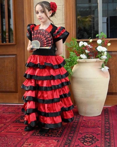 الزي الاسباني البناتي