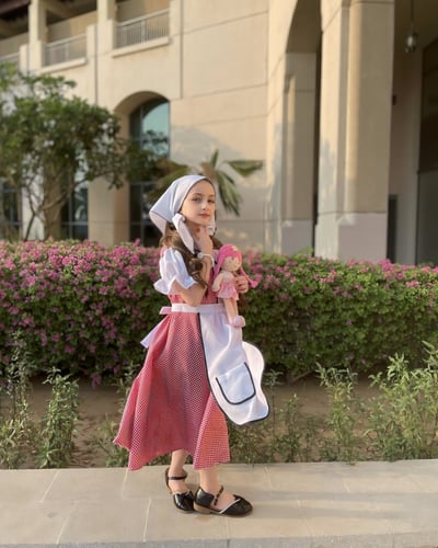 فستان فرنسا تقليدي